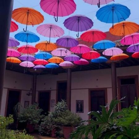Hotel Villa De Flores Uruapan  Екстериор снимка