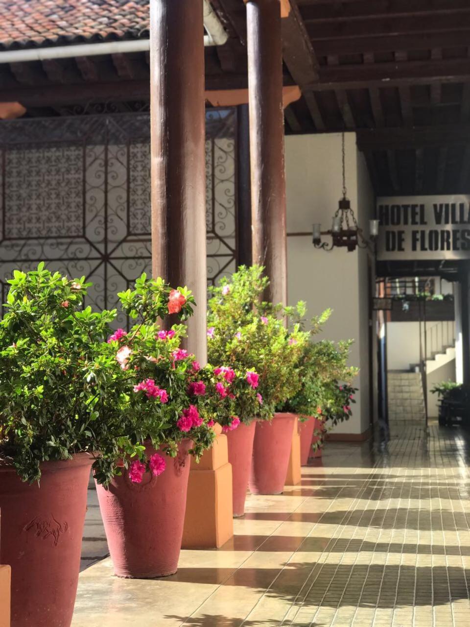 Hotel Villa De Flores Uruapan  Екстериор снимка