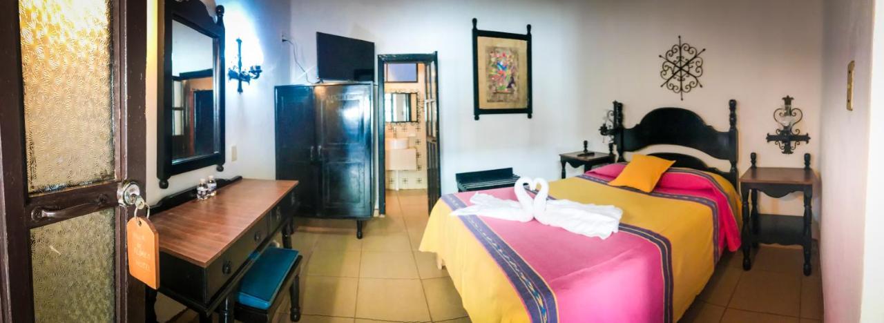 Hotel Villa De Flores Uruapan  Екстериор снимка