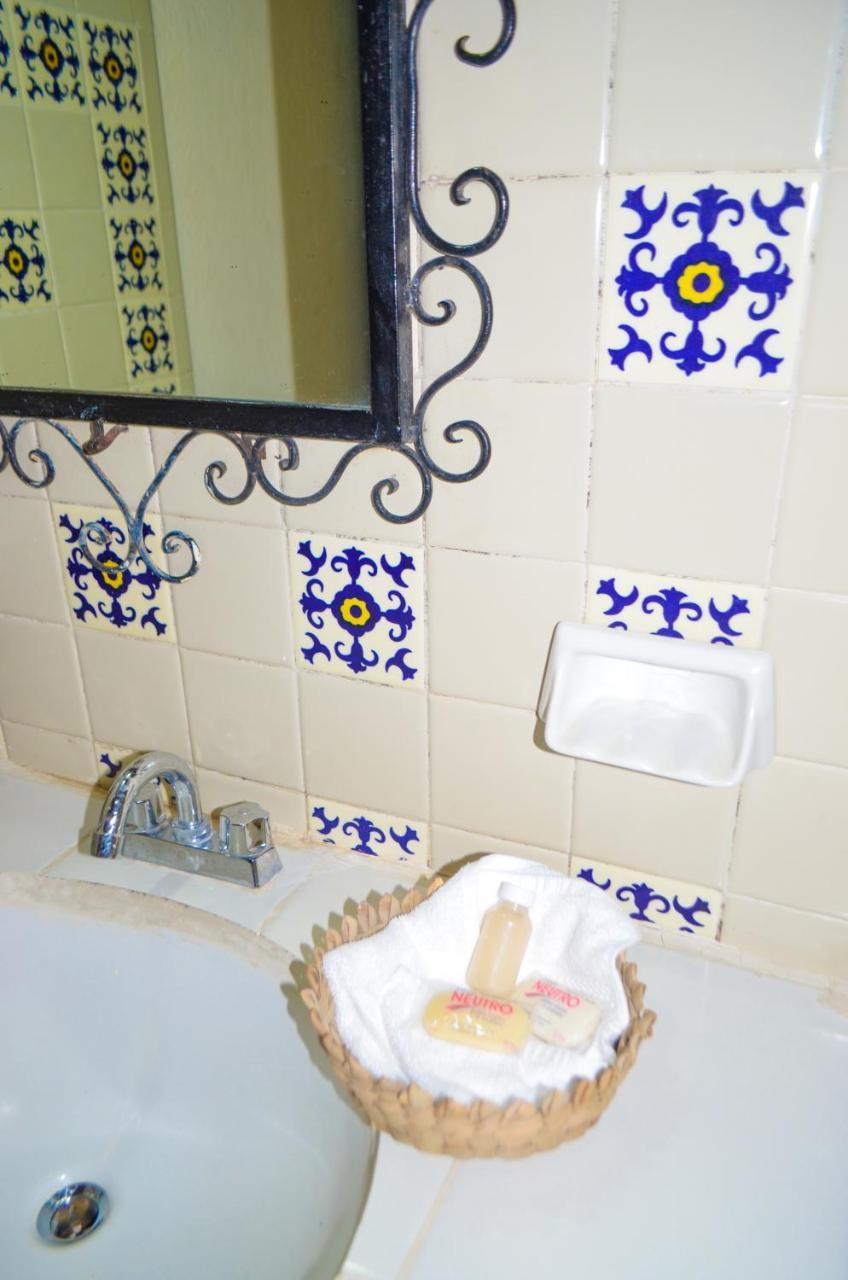 Hotel Villa De Flores Uruapan  Екстериор снимка
