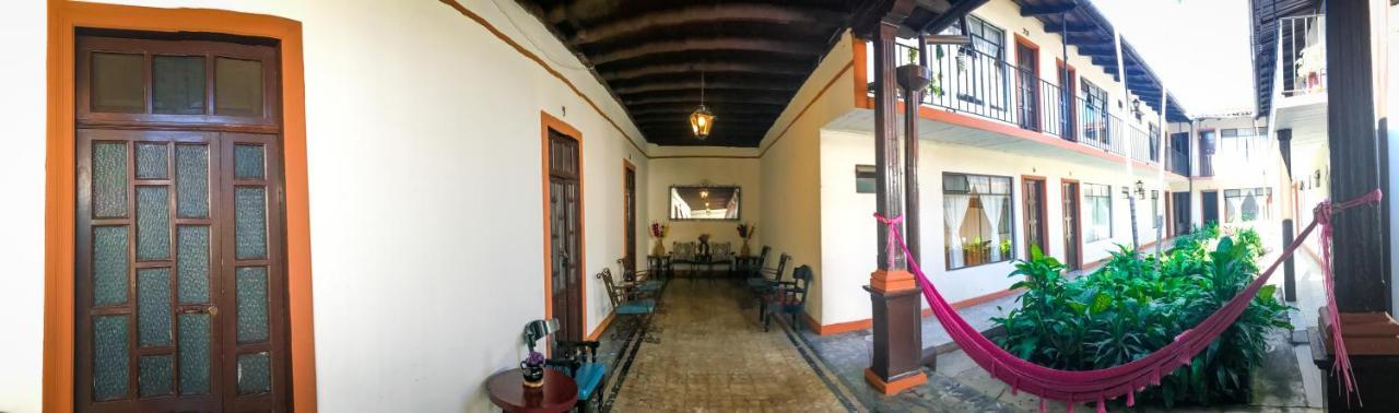 Hotel Villa De Flores Uruapan  Екстериор снимка