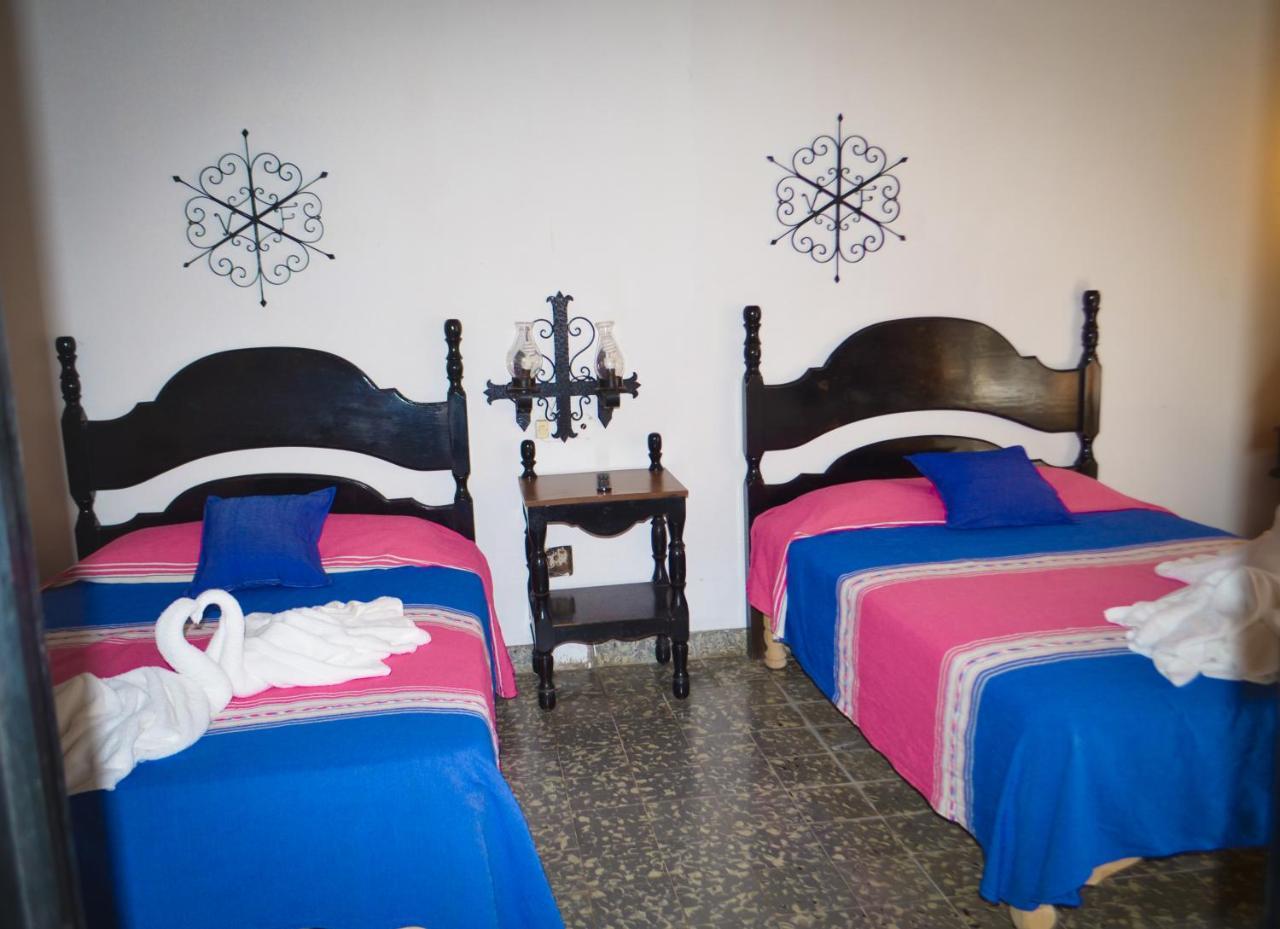 Hotel Villa De Flores Uruapan  Екстериор снимка