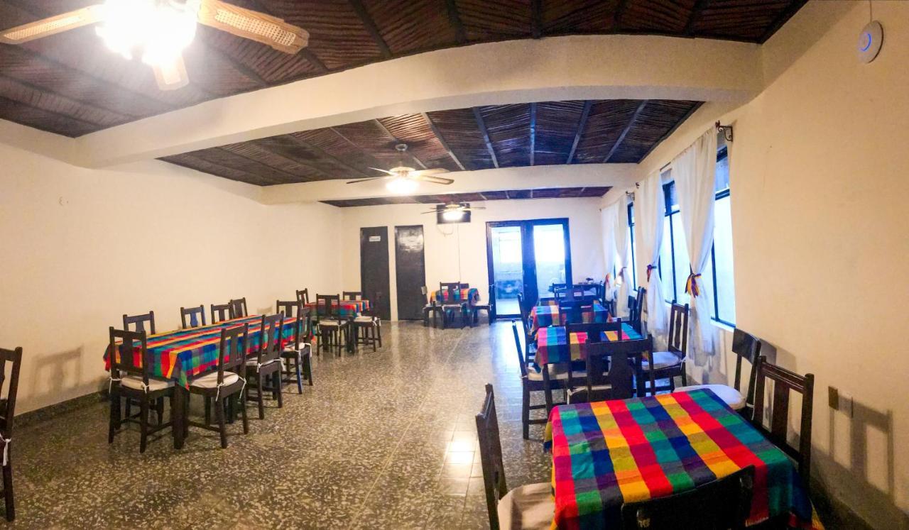 Hotel Villa De Flores Uruapan  Екстериор снимка