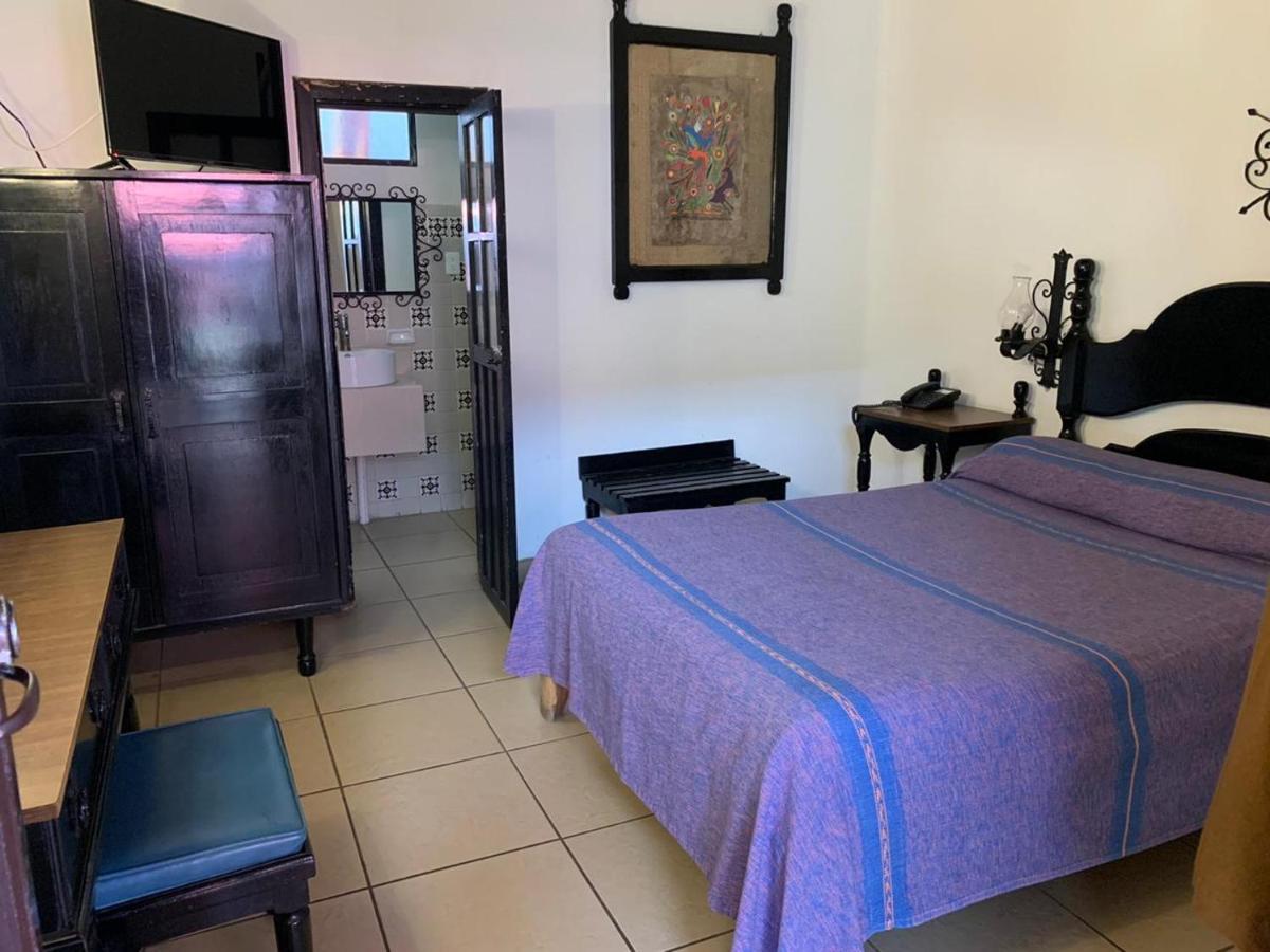 Hotel Villa De Flores Uruapan  Екстериор снимка