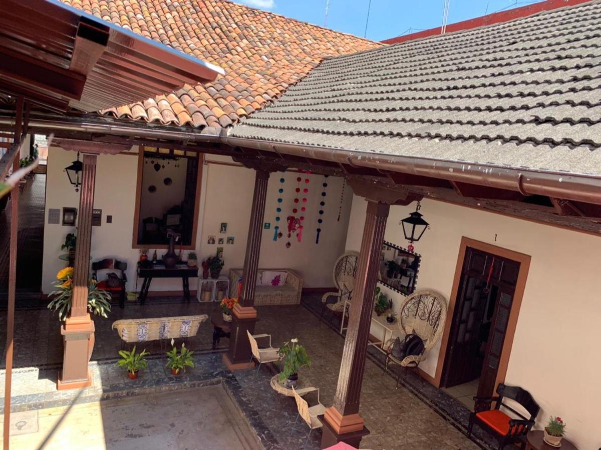 Hotel Villa De Flores Uruapan  Екстериор снимка
