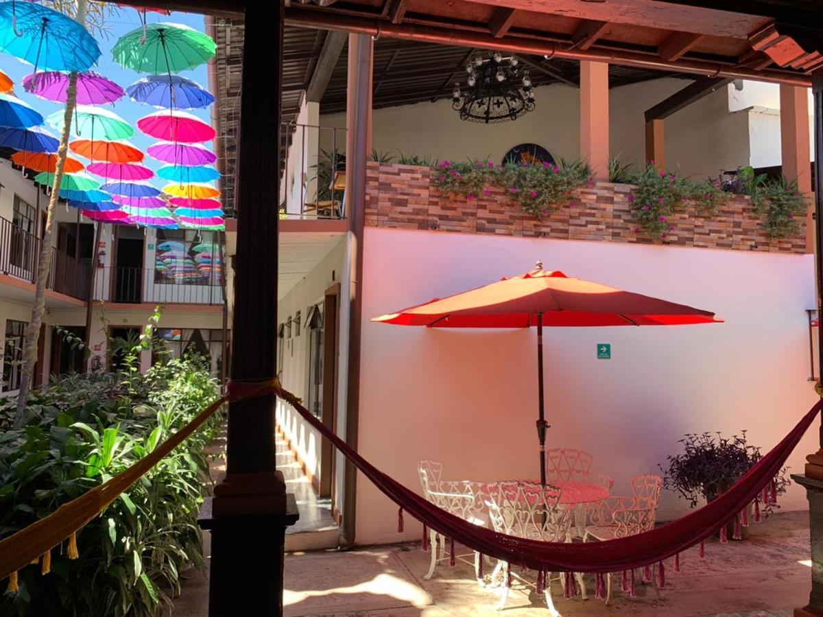 Hotel Villa De Flores Uruapan  Екстериор снимка