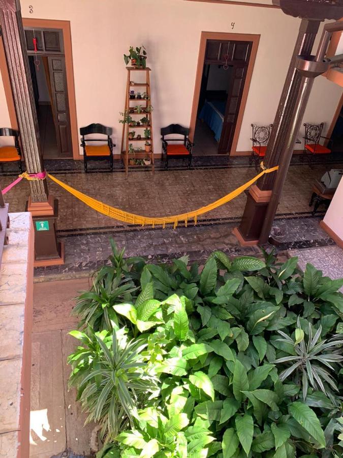 Hotel Villa De Flores Uruapan  Екстериор снимка