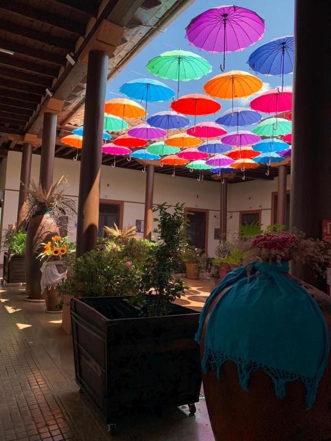 Hotel Villa De Flores Uruapan  Екстериор снимка