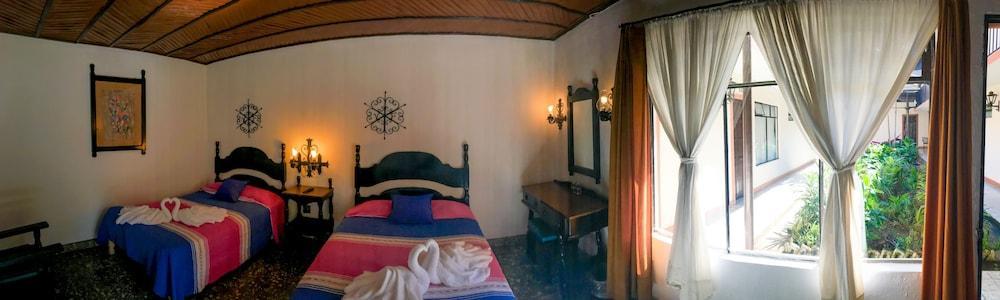 Hotel Villa De Flores Uruapan  Екстериор снимка