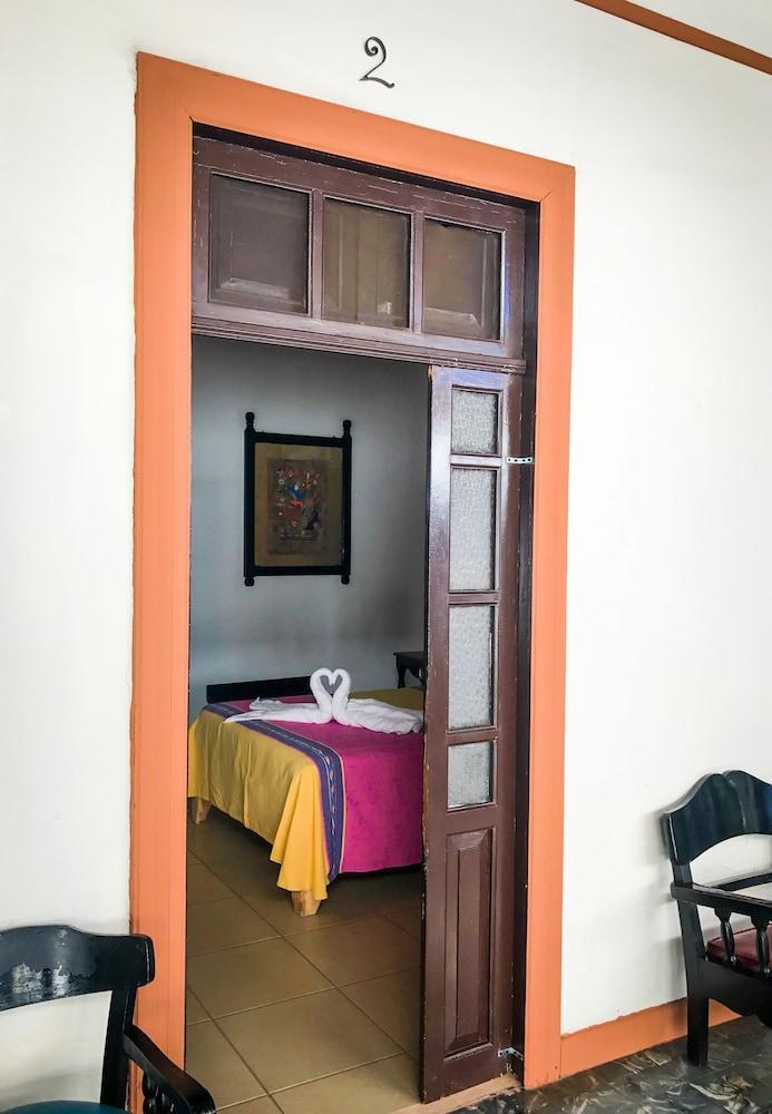 Hotel Villa De Flores Uruapan  Екстериор снимка