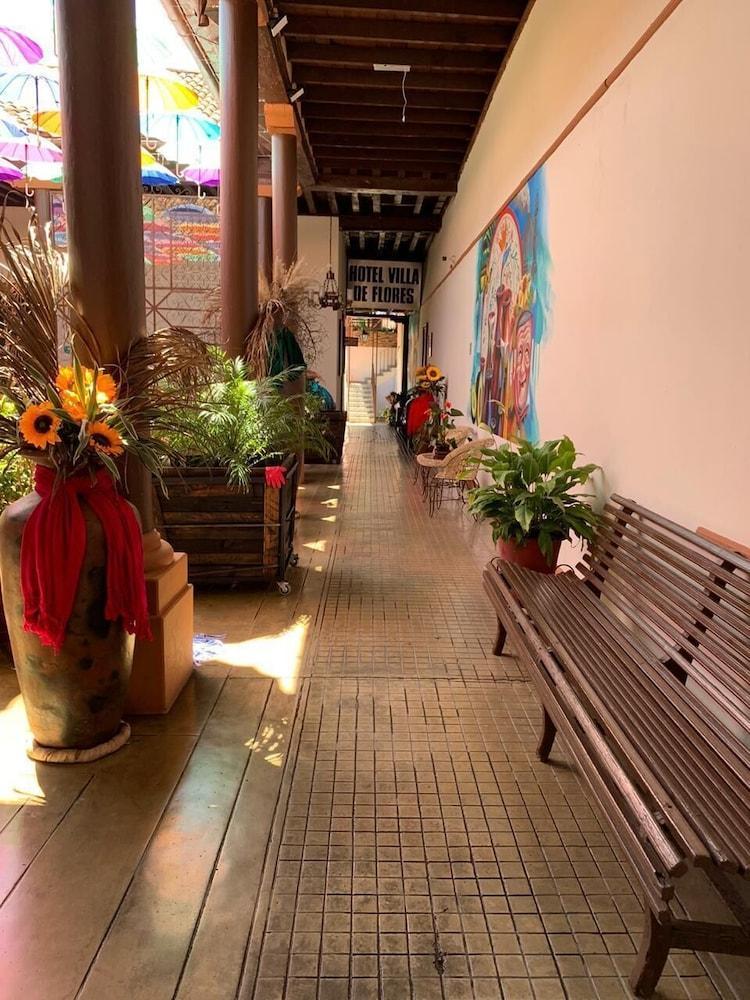 Hotel Villa De Flores Uruapan  Екстериор снимка